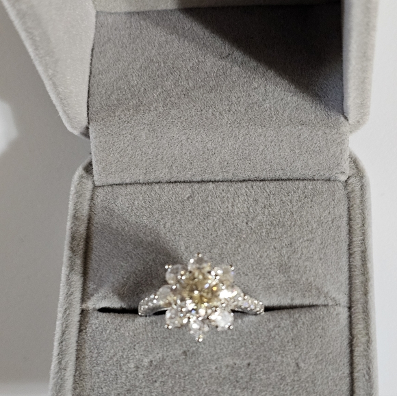 GRA Certified Moissanite Ring in Sterling Silver Size 4.75! 💍 - Picture 7 of 12